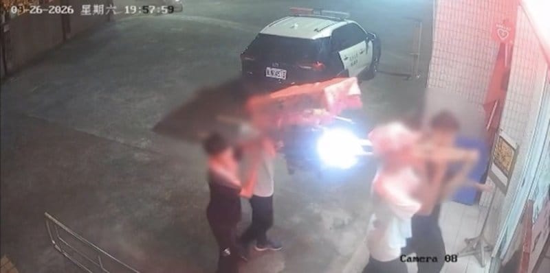 網路流傳神轎進入赤崁派出所影像引發討論。 圖：翻攝畫面