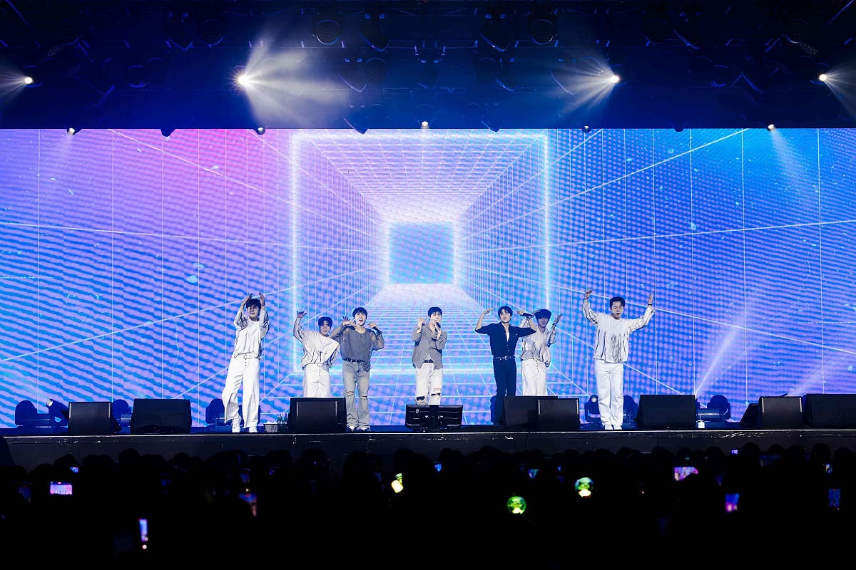 B1A4以首次在台公開的新曲〈D-DAY〉揭開序幕，一登場便展現十足舞台能量。 圖：網銀國際影視／提供