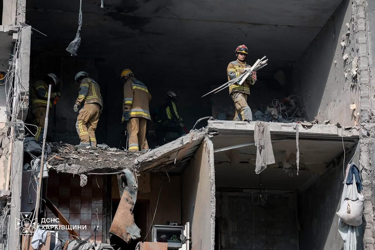 俄軍當地時間28日空襲造成2人死亡、26人受傷、1人重傷。 圖：翻攝自烏克蘭國家緊急情況服務局臉書