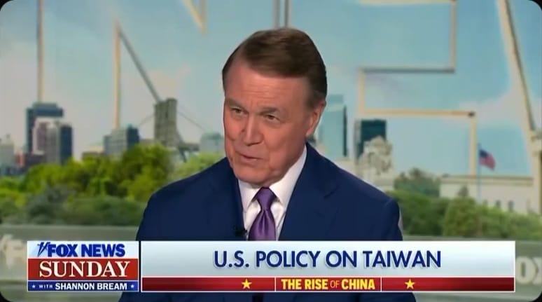 美國駐中國大使龐德偉（David Perdue）25日接受《福斯新聞》（Fox News）專訪，指川普政府對台灣的立場「絕對沒有」改變。 圖：翻攝「X」@RonFilipkowski/Fox News片段