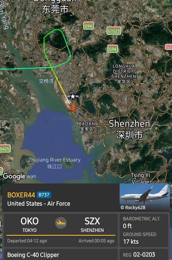 美國空軍專責載運要員運輸機29日罕見降落深圳寶安國際機場，外界猜測與日前被運送到香港的F-35零件有關。 圖：翻攝「X」@NZ_Trav