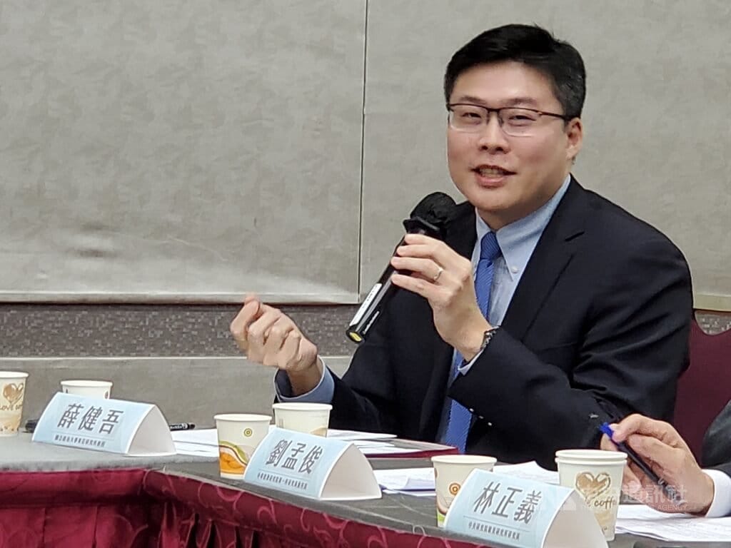 東海大學中國大陸暨區域發展研究中心29日舉辦「2026美中高峰會的國際政治經濟意涵」座談會，政治大學東亞研究所教授薛健吾表示，美中雙方都未放棄以出口管制、實體清單、投資限制、關鍵礦產管制等工具競爭。中央社記者陳鎧妤攝　115年9月29日