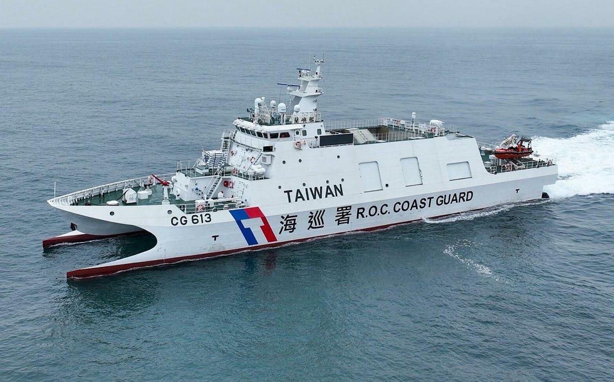 假執法、真侵擾！中國2海警船現蹤綠島、蘭嶼 海巡蘭嶼艦全程監控