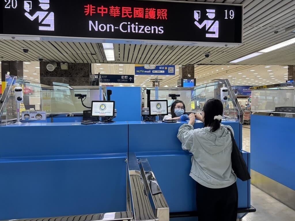 高雄機場2026年至今，針對高風險旅客已發現2起疑似攜毒案件，通報海關後均查獲毒品。圖非當事人。（高雄機場提供）中央社記者林巧璉傳真　115年9月30日
