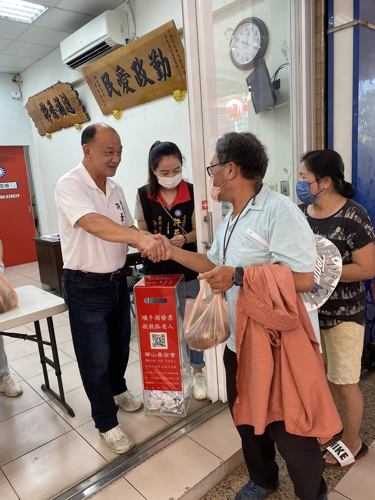 國民黨過去在此選區曾有過3席空間，本屆展現強烈復仇意志強攻第3席。除現任資深議員許至椿與形象年輕的蔡宗豪力拚連任外，特別徵召曾任北區里長聯誼會會長的童小芸參戰。 圖：翻攝許至椿臉書