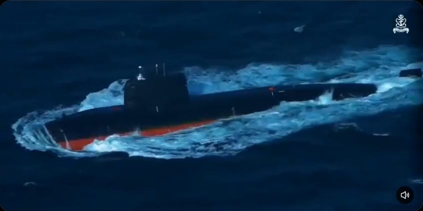 巴基斯坦海軍新入列的中國製「麒麟級」潛艦首艦「漢果號（PNS Hangor S-131）」。 圖：截取「X」@ChinaMilBugle