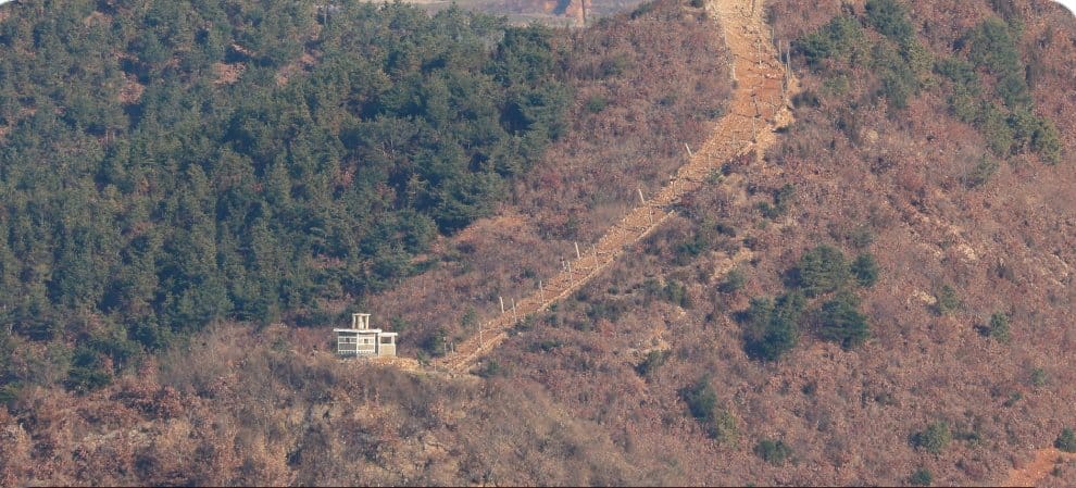 針對日前南北韓邊境的非軍事區發生地雷爆炸事件，南韓官方指控是因北韓在該地區埋設地雷所導致，並要求平壤當局為此道歉。 圖:翻攝自 X @BrinkWire1