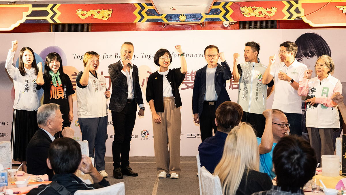 前立法委員羅致政、立法委員吳沛憶、新北市議員黃淑君、新北市議員候選人李昆穎服務團隊，以及多位台北市議員及議員候選人皆到場相挺蘇巧慧。 圖：蘇巧慧競總提供