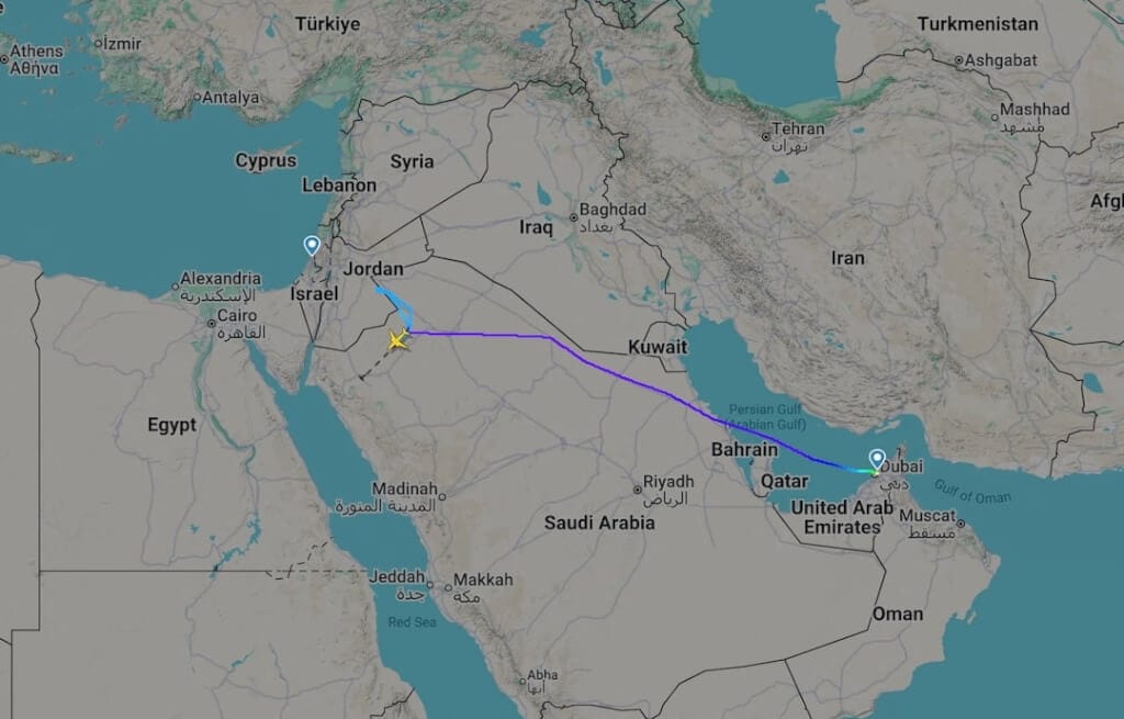 根據航班追蹤網站FlightRadar24資訊，一架杜拜航空航班原定從杜拜（Dubai）飛往特拉維夫，途中於飛越約旦領空時偏離航道、轉向沙烏地阿拉伯。（Flightradar24.com/Handout via 路透社） 圖：中央社提供