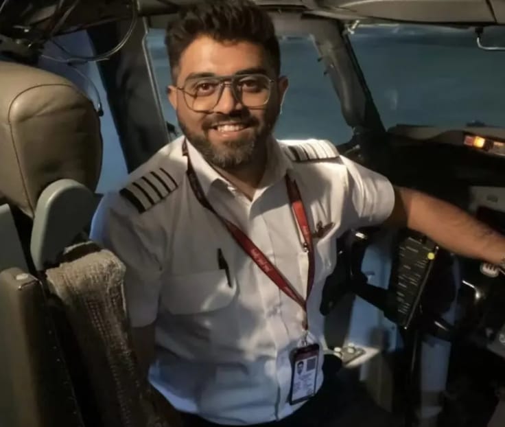 Flydubai航空被刺傷的印度籍機長。 圖 : 翻攝自牛彈琴