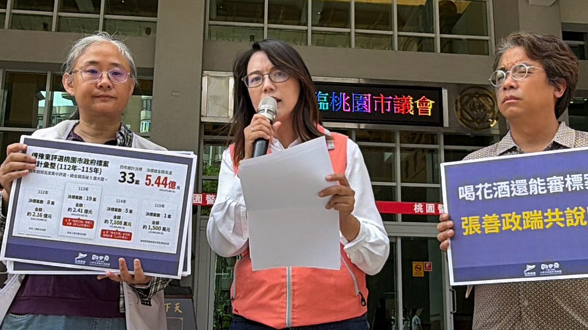 小民參政歐巴桑聯盟沈佩玲今（1）日指控桃園市政府環保局違反採購法規，聘用曾涉貪瀆風紀案的傅豫東擔任標案評選委員。 圖: 沈佩玲辦公室 提供