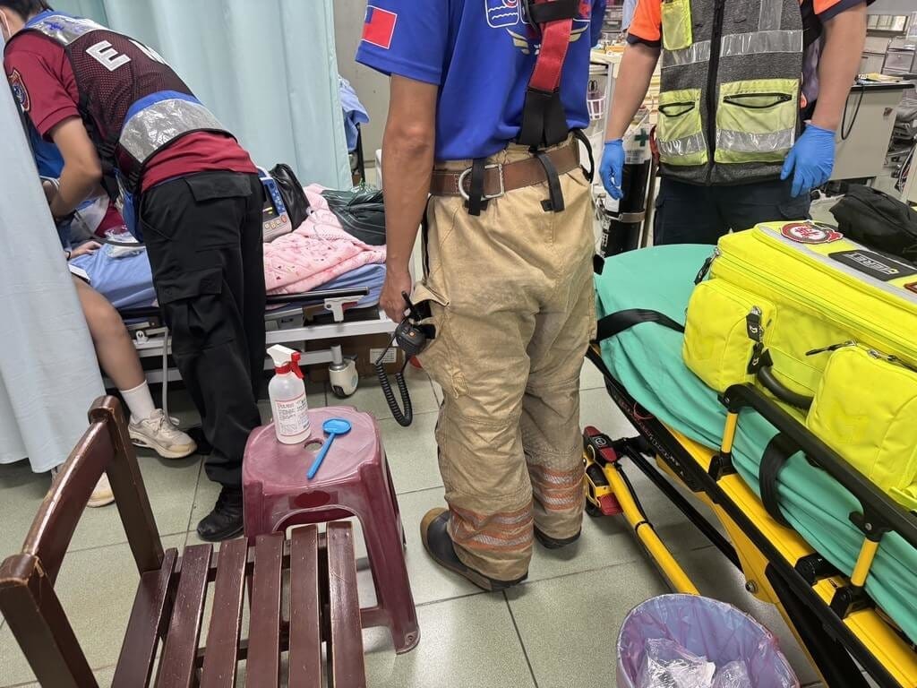 台南市某國民中學學生1日在教室玩耍時誤踩防狼噴劑，氣體噴出，7名學生身體不適、預防性送醫，狀況都穩定。（讀者提供）中央社記者張榮祥傳真　115年10月1日
