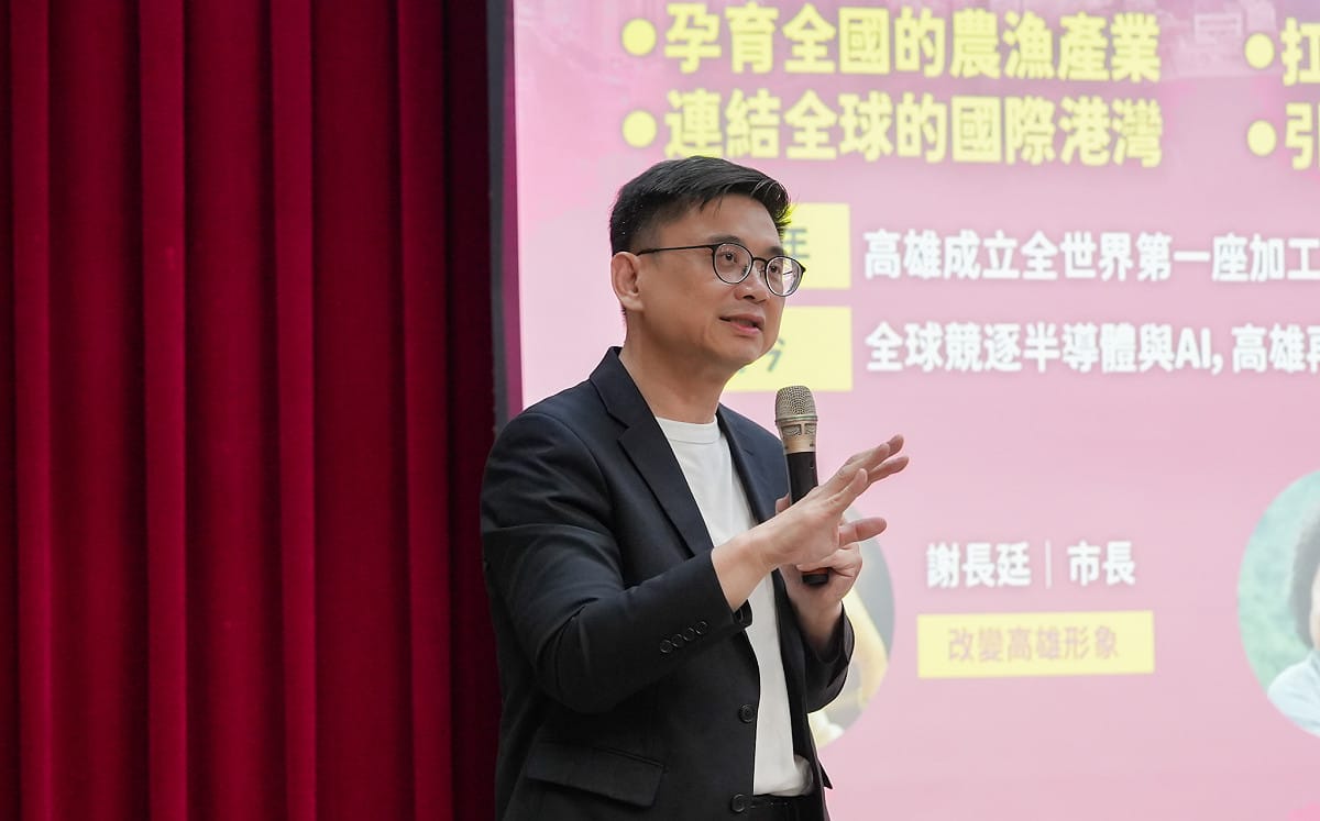 面對青年學子有問必答 賴瑞隆首推《高雄市青年發展自治條例》
