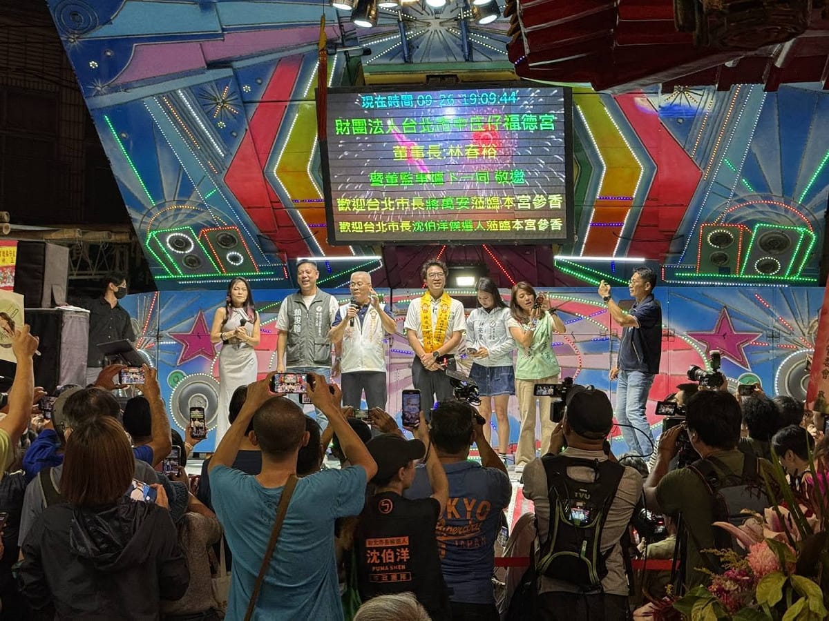 沈伯洋出席中庄仔福德宮福德正神聖誕千秋。 圖：台北市中庄仔福德宮臉書