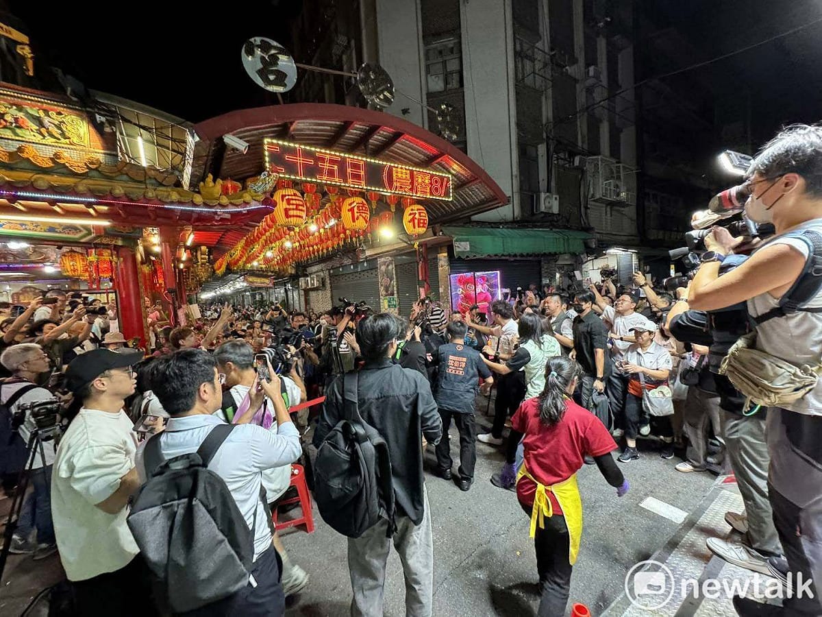 蔣萬安出席中庄仔福德宮福德正神聖誕千秋，引發甘蔗風波。 圖：台北市中庄仔福德宮臉書