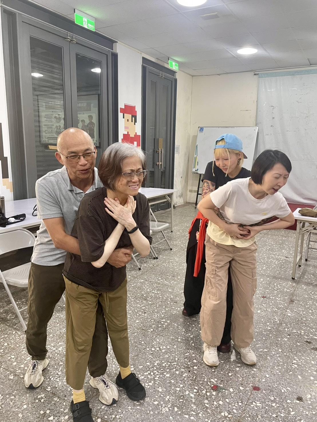學員學習嚴重異物氣道阻塞之處理方法。 圖：台港經濟文化合作策進會提供