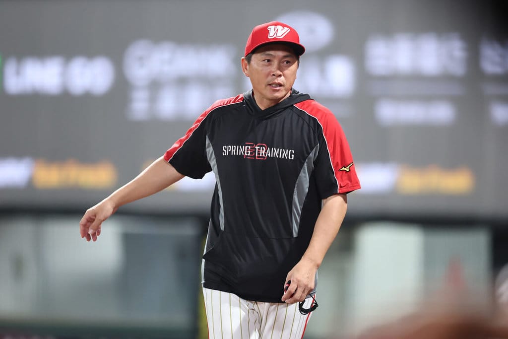 中華職棒味全龍隊率先取得2026台灣大賽門票，面對剩餘例行賽仍會全力應戰，總教練葉君璋（圖）2日受訪時認為，這對其他仍在競爭季後賽的隊伍較公平。（味全龍隊提供）中央社記者蘇志畬傳真　115年10月2日