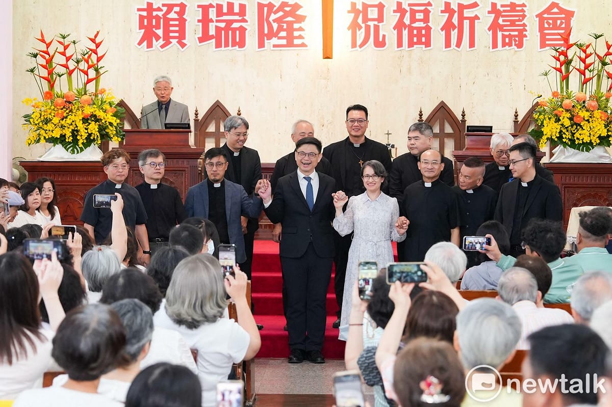 蕭美琴南下高雄台灣基督長老教會鹽埕教會，出席「基督徒感恩祝福祈禱會」，力挺民進黨高雄市長候選人賴瑞隆， 圖：賴瑞隆競辦／提供