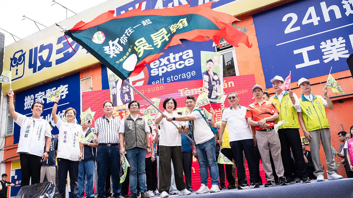 新北市長候選人、立法委員蘇巧慧今（3）日出席蘇巧慧、新北市議員候選人吳昇翰土城聯合競選總部成立大會，立法委員吳琪銘、李坤城、陳俊宇，以及前立法委員盧嘉辰共同到場力挺。 圖：蘇巧慧競總提供