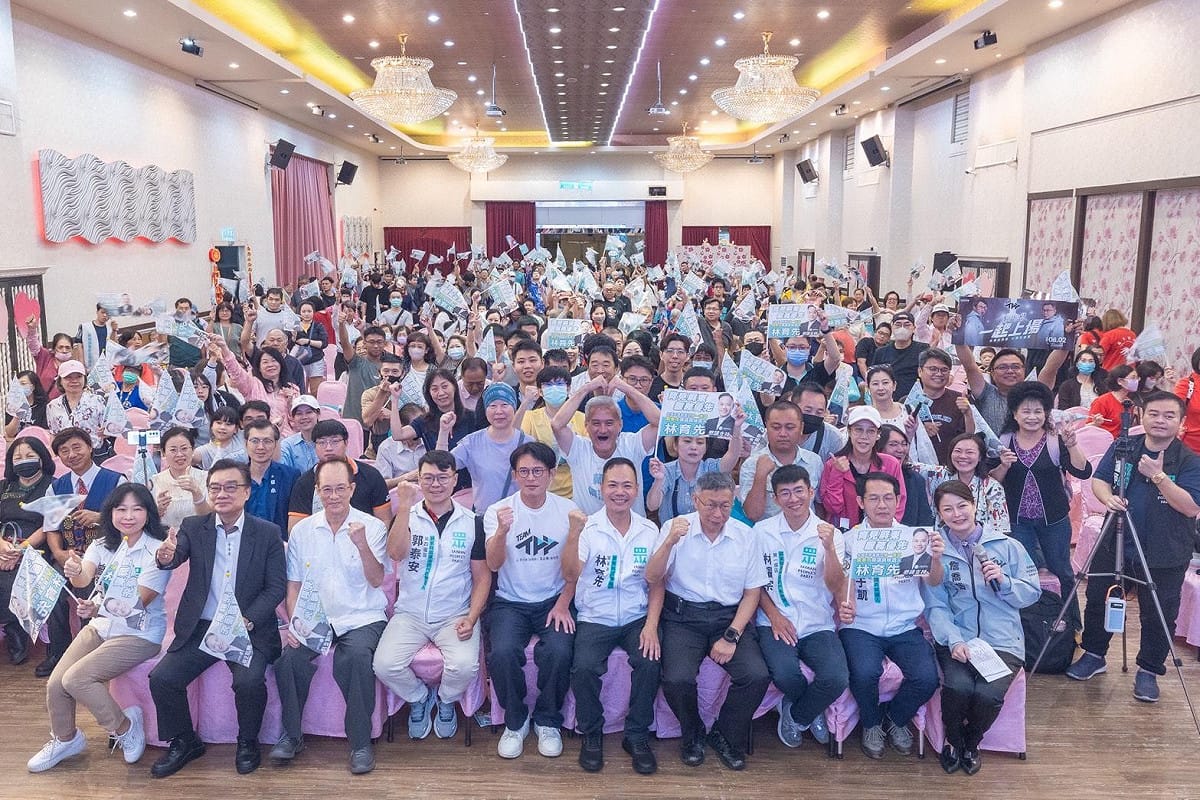 「民眾屏東隊」誓師大會登場，展現民眾黨深耕地方、投入屏東選戰的決心。 圖：民眾黨屏東縣黨部／提供