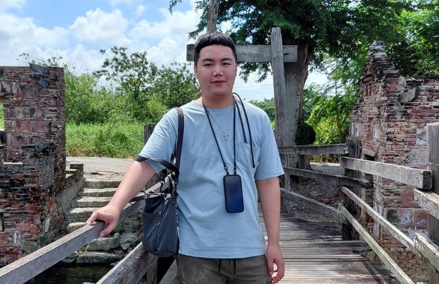 16歲靠著一支藍牙麥克風創下數億元商業神話的蘇友謙，曾歷經涉毒、住進精神病房與療養院的荒唐人生。 圖：孫家銘／翻攝