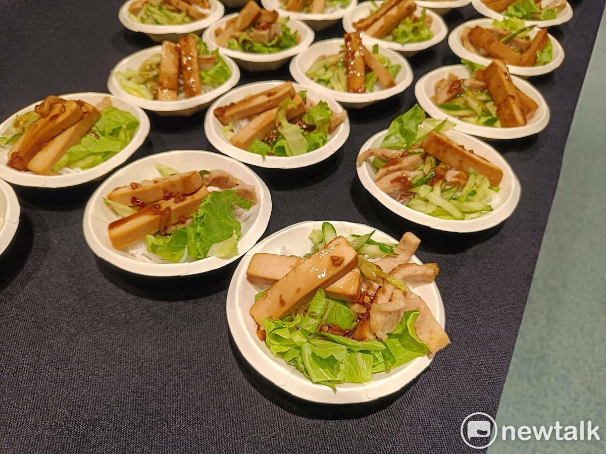 蛋小白變化出多國料理。 圖：唐復年/攝