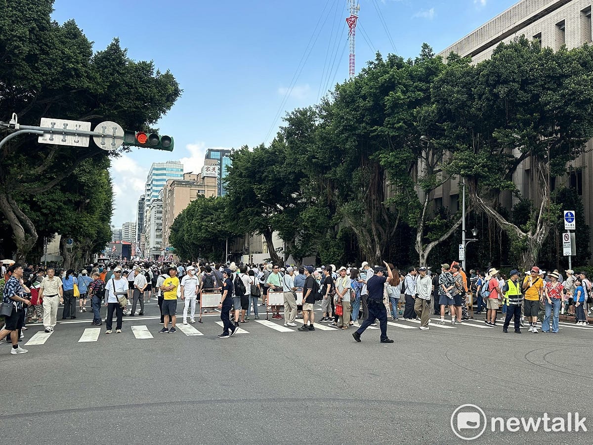 沈伯洋競總成立，現場人潮已經滿到天津街。 圖：張良一／攝