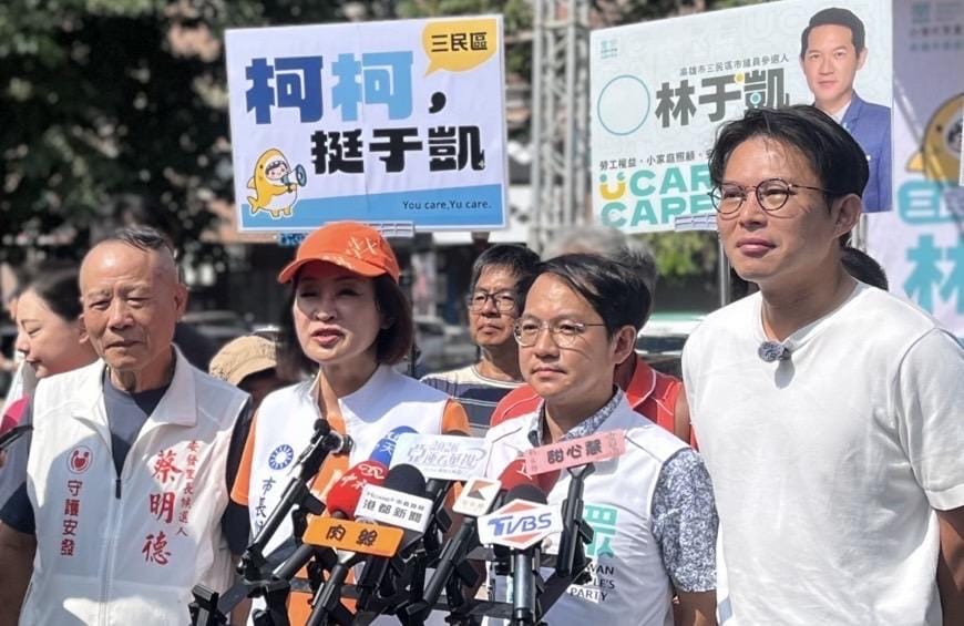 林于凱(右二)舉辦誓師大會，黃國昌(右一)、柯志恩(左二)到場發言支持。 圖：林于凱競辦／提供