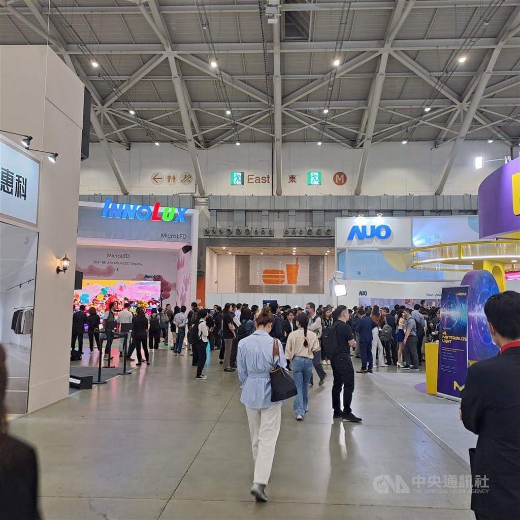 面板雙虎轉型，法人聚焦先進封裝技術進展。 圖：中央社檔案照片