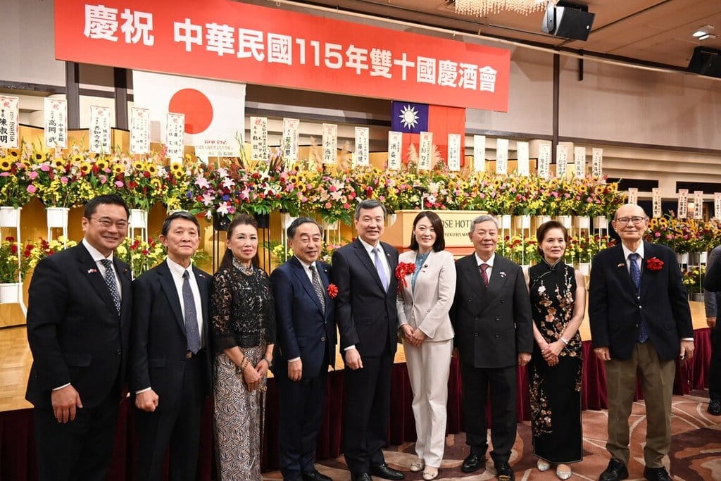 日本僑界接連舉辦雙十國慶慶祝活動，橫濱「慶祝中華民國115年雙十國慶酒會」3日晚間席開25桌，多名日本國會及地方議員到場。 圖：駐日代表處提供