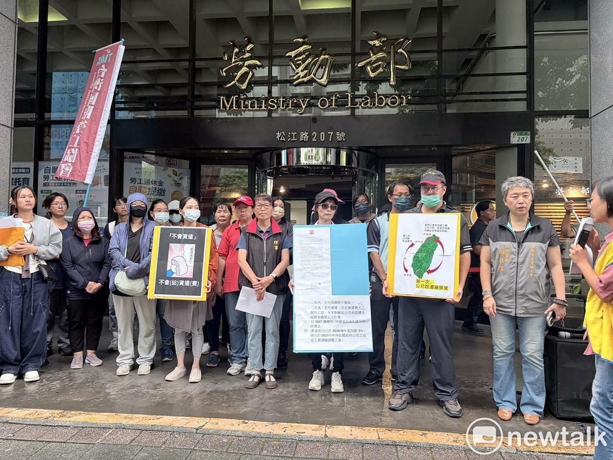 乖乖中壢廠企業工會今（5）日偕桃園市產業總工會前往勞動部。 圖：李宣萱/攝
