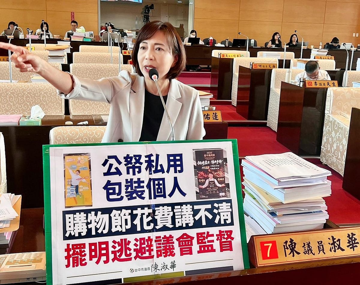 陳淑華質疑經發局這八年來毫無長遠產業政策，不僅智慧機械與航太工業被荒廢，連AI與無人機等關鍵趨勢都慢半拍，市府若只剩購物節撐場面，只會讓台中失去未來的競爭力。 圖：陳淑華/提供