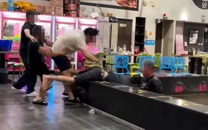 林口釣蝦場大亂鬥！抽菸被檢舉竟3打1圍毆 警依3罪嫌送辦