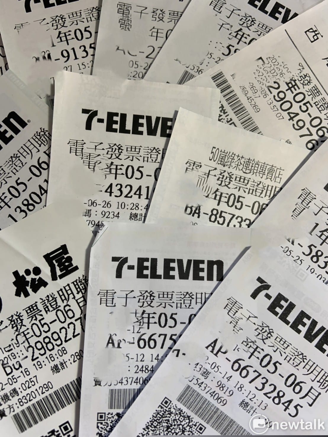 今年7、8月統一發票已開獎，共有17張千萬中獎發票，加上5、6月期尚未兌領的4張千萬元中獎發票，目前共有21張千萬發票尚未兌換。(發票示意圖) 圖：張家寧／攝(資料照)