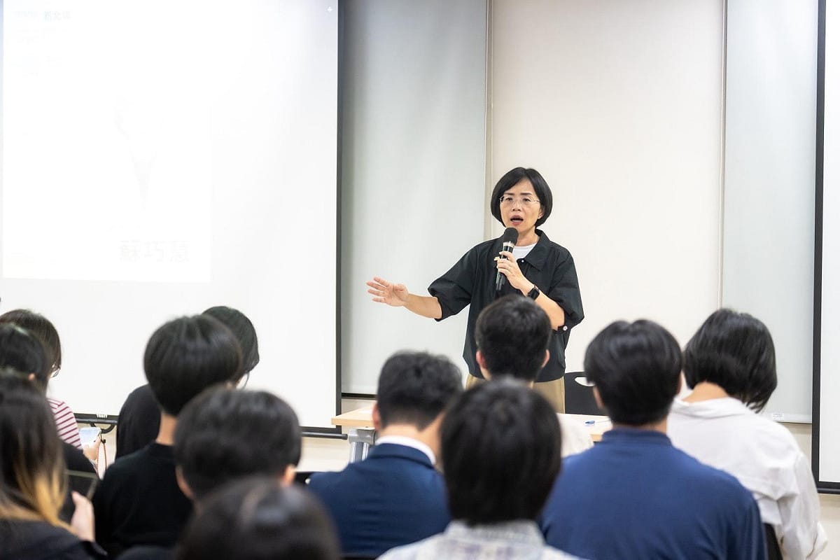 新北市長候選人、立法委員蘇巧慧7日出席由多個青年及學生團體共同舉辦的「2026市長候選人青年論壇」，與現場眾多青年朋友面對面深度交流。 圖：蘇巧慧競總提供
