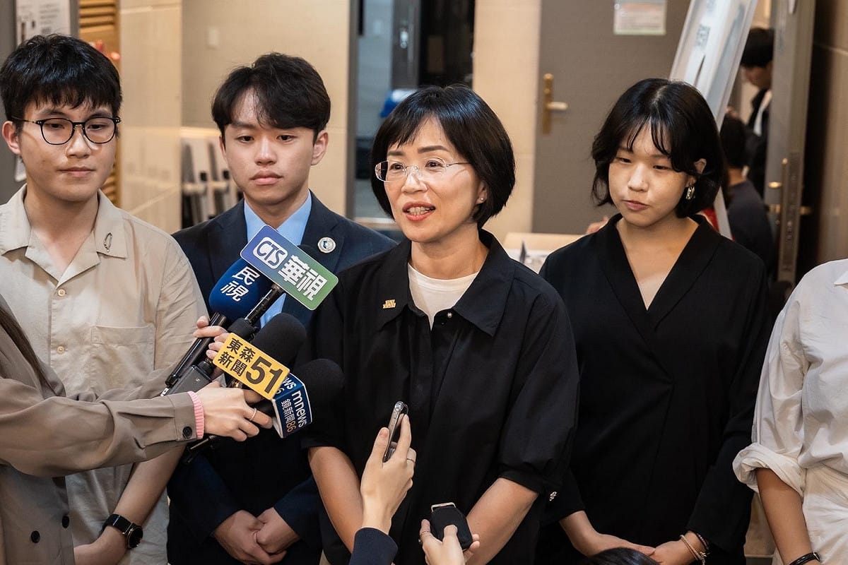 蘇巧慧分享她的青年政見，指出未來將從知識、資金、空間及身心健康等多面向著手，更提出「學生包租代管方案」，盼全方位支持青年在新北安居樂業。 圖：蘇巧慧競總提供