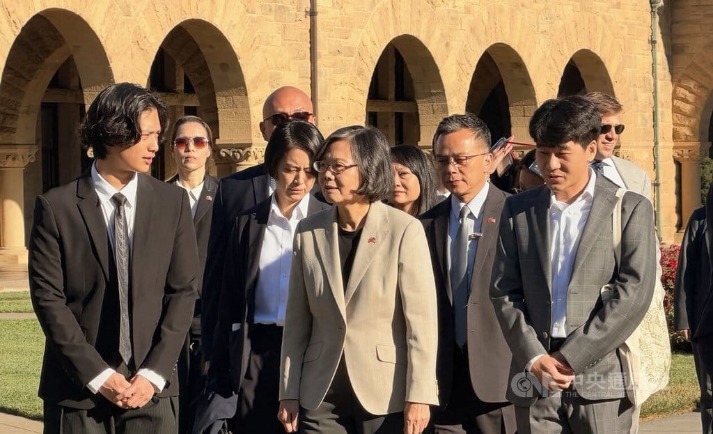前總統蔡英文訪問美國，7日赴史丹佛大學演說並在台灣留學生帶領下參觀校園。中央社記者張欣瑜舊金山攝　115年10月8日 圖：中央社提供