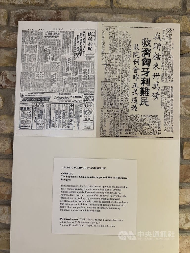 「1956年匈牙利革命與台灣」特展指出，1956年匈牙利青年與市民不畏蘇聯強權與坦克鎮壓，起身反抗暴政。遠在亞洲、由蔣介石領導的中華民國政府與台灣民間，儘管正處於物資匱乏的艱困時期，仍決議撥出「30萬磅食糖與稻米」，透過國際紅十字會運送至匈牙利。中央社記者劉郁葶布達佩斯攝 115年10月7日 圖：中央社提供