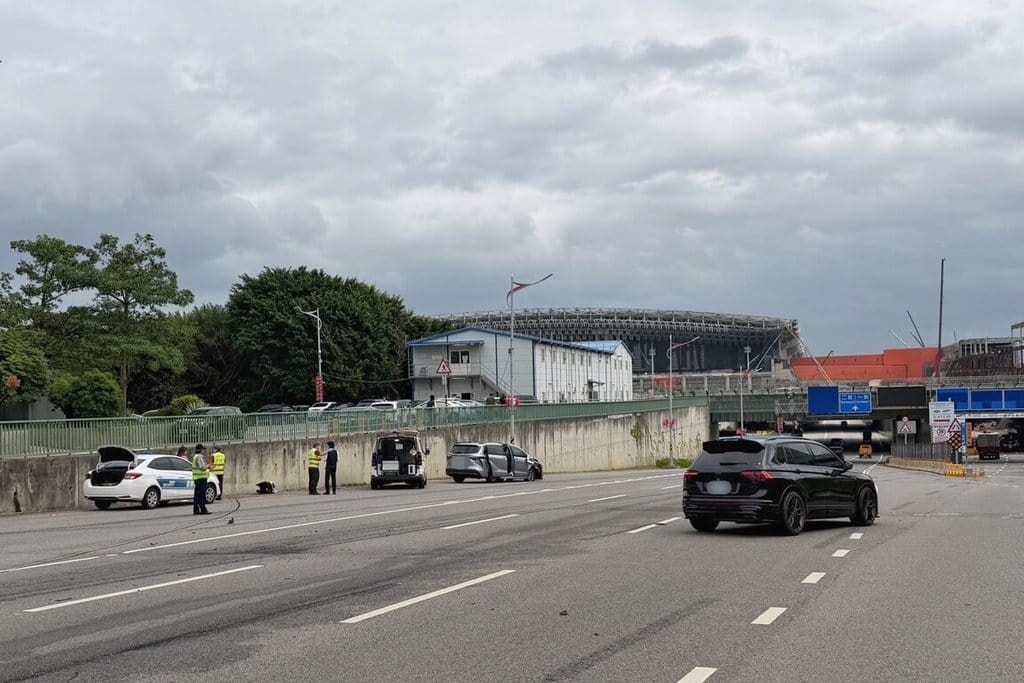 航空警察局8日表示，桃園機場航站南路與華航園區路口7日發生2車碰撞交通事故，雙方無酒毒駕情形，肇責待後續調查釐清。（航空警察局提供）中央社記者吳睿騏桃園機場傳真　115年10月8日