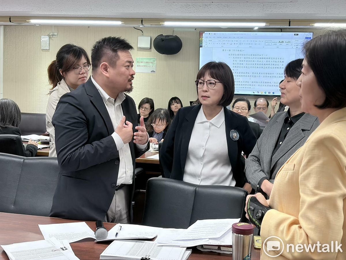 衛環委員會今（8）協調育兒假相關條文，然而在討論的第一項內容即出現分歧。 圖：李宣萱/攝