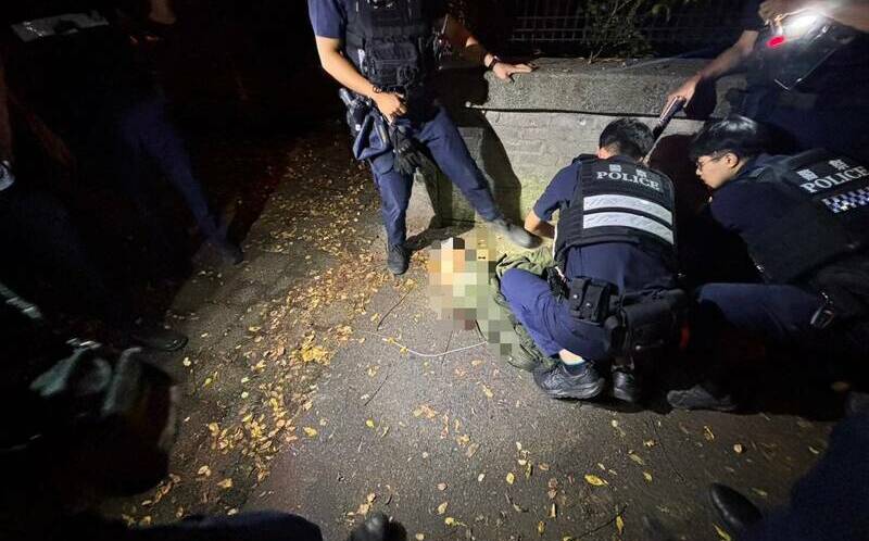 宜蘭男隨身帶「武器庫」！吸毒後持刀叫囂 警壓制查扣4刀1剪1槌