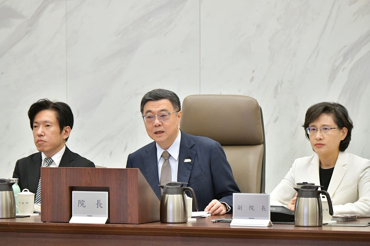 行政院長卓榮泰（中）今（8）天主持例行院會。 圖：行政院提供