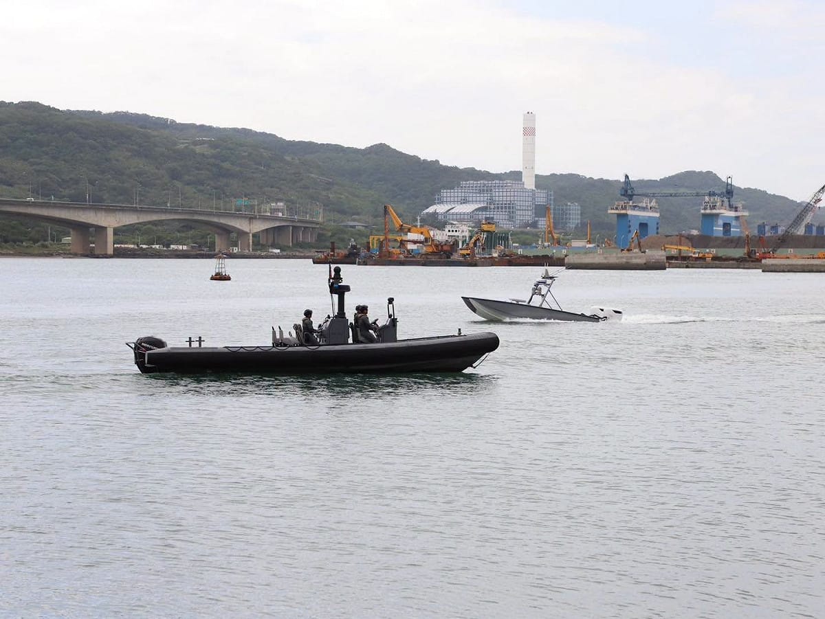 MARTAC T-24無人艇主要運用於長距離偵搜、偵查及遠距離救護等任務。 圖：海委會／提供