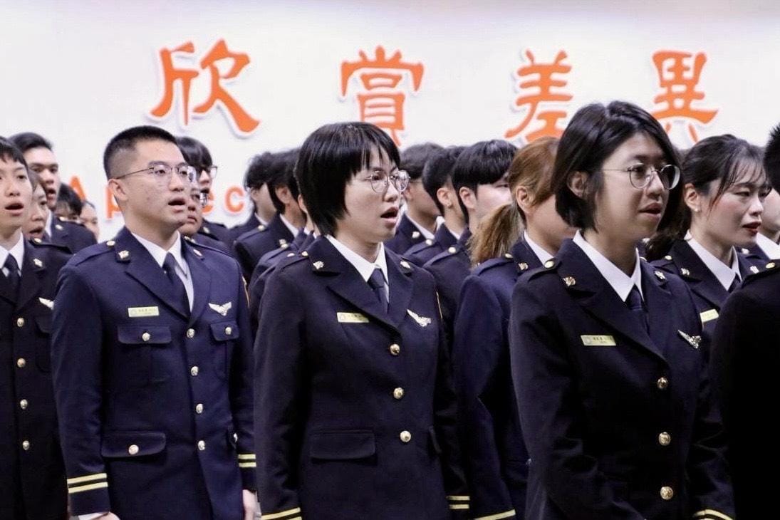 123名學員經過3到9個月不等的專業訓練及嚴格考核後，今（8）天正式成為我國移民官，是一批維護國家安全、保障移民人權的生力軍。 圖：移民署提供