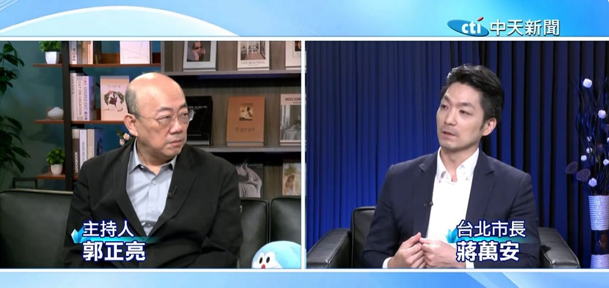 黃帝穎表示，對比沈伯洋勇闖趙少康、王偉忠、李四端、平秀琳節目，對市政政見的專業闡述，蔣萬安上媒體專訪的起手式在「超高同溫層」中天，擺明蔣萬安市政禁不起、畏懼檢驗。 圖：截自中天新聞YT