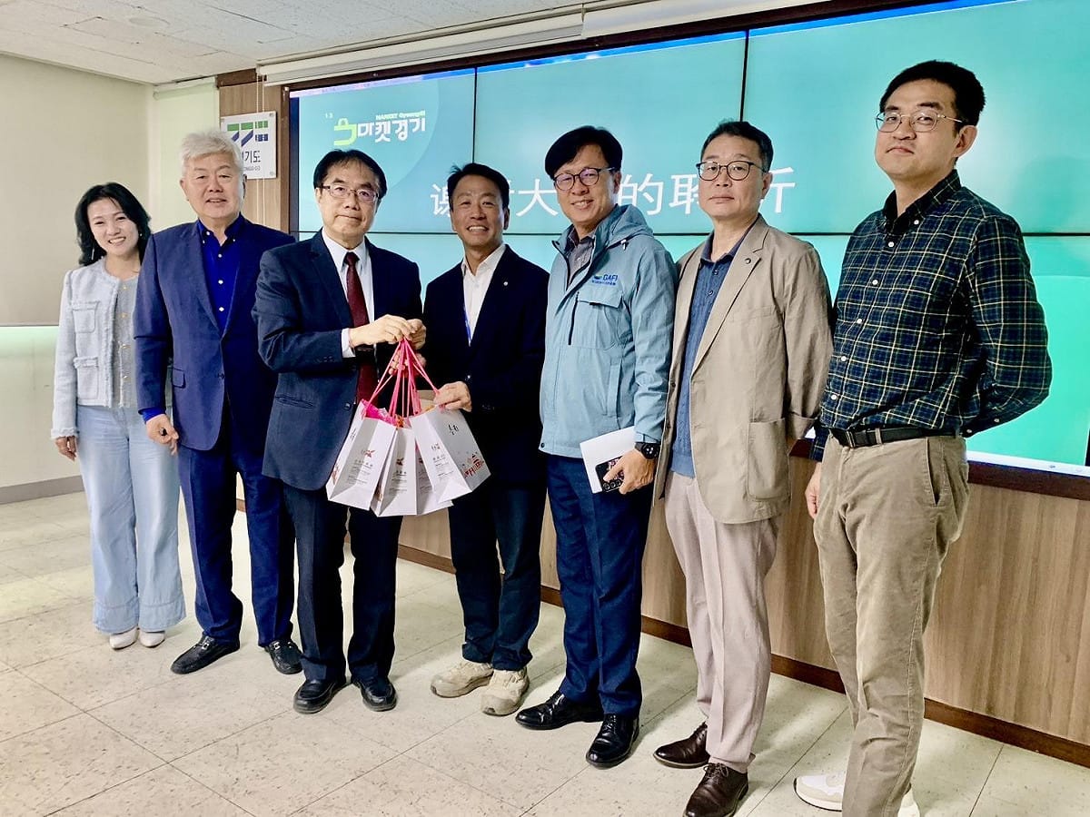 台南市長黃偉哲出訪韓國，首站直奔京畿道農水產振興院，與該單位討論農產品行銷、產品認證及學生營養午餐食材供應等議題，盼透過與韓國地方政府農業單位間的交流，拓展台南與韓國更多元的合作機會。 圖：台南市政府提供