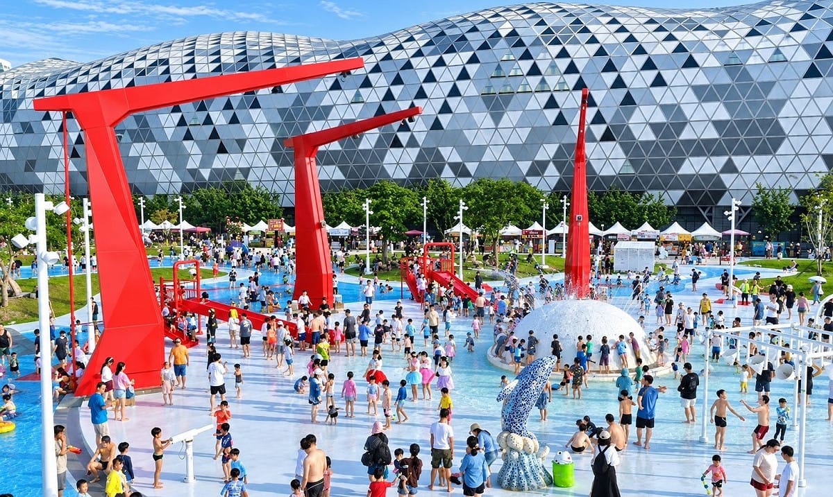 新興景點星光水岸公園是親子旅遊放電的最佳場所。 圖：高雄市觀光局／提供