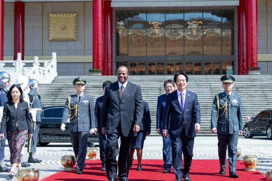 賴清德總統以隆重軍禮歡迎史瓦帝尼王國國王恩史瓦帝三世（King Mswati Ⅲ）暨王妃祖瑪（Inkhosikati Make Zuma）訪台。 圖：總統府/提供
