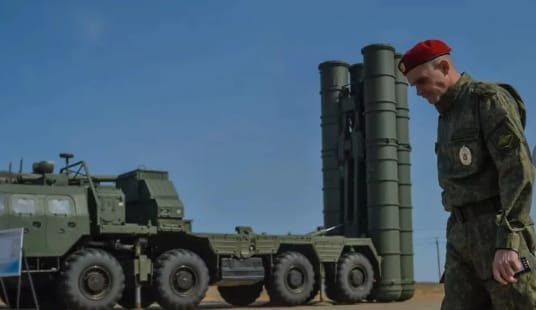 土耳其部隊與俄製S-400防空飛彈系統。 圖 : 翻攝自空之王座