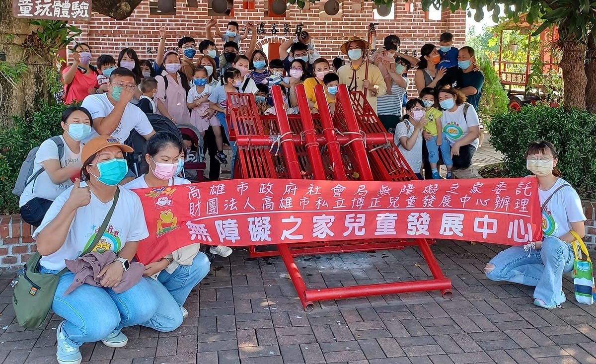 除了「攻炮城」，也結合手作工藝將成品帶回家。 圖：美濃客家庄教學農場／提供